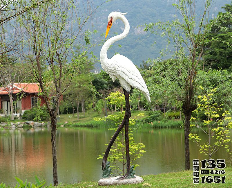 池塘草坪創(chuàng)意大長腿玻璃鋼仿真動(dòng)物丹頂鶴雕塑 池塘草坪創(chuàng)意大長腿玻璃鋼仿真動(dòng)物丹頂鶴雕塑